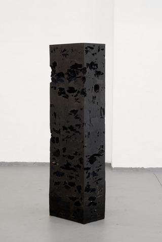 AMNESIA, 2015, wax, clothes, pigment, steel
165x35x47 cm, Installation view: "EN FACE"
Halle 71, Berlin, 2015