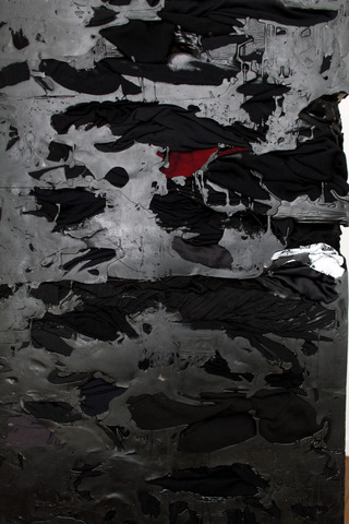 AMNESIA, 2015, wax, clothes, pigment, steel
165x35x47 cm, Installation view: "EN FACE"
Halle 71, Berlin, 2015