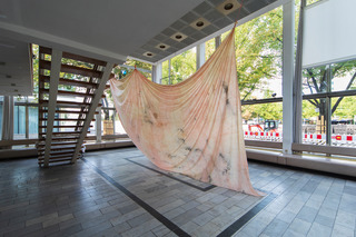 BABETTE, 2018, rubber, pigment 
approx. 700x400 cm, Installation view: "Final History!", Kosmetiksalon Babette, Berlin, 2018 (photos: Birgit Kaulfuß)
